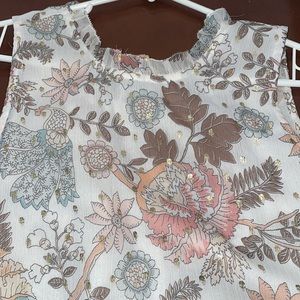 Beautiful floral design with gold